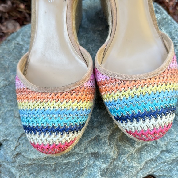 Lexi & Abbie Closed toe wedge espadrilles rainbow jute & beige. Size 6 - Picture 2 of 9